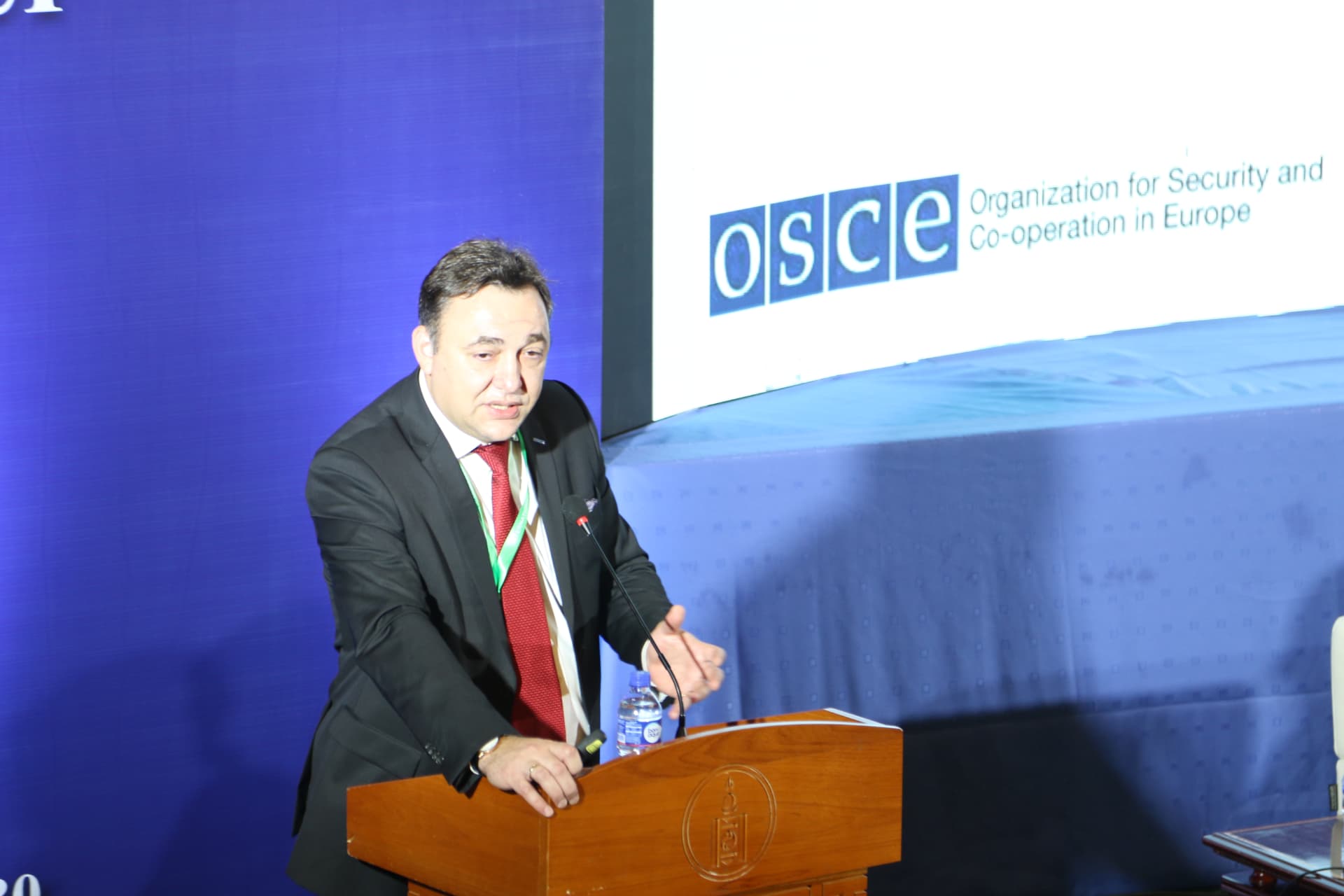 Andrei Muntean speaking at an OSCE podium